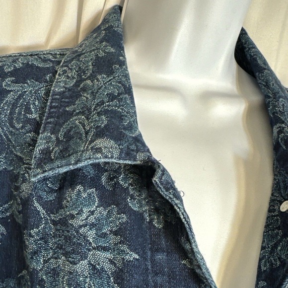 Chico’s Denim Jacket Floral size 2 All Cotton Lightweight Holiday Christmas - Picture 10 of 13